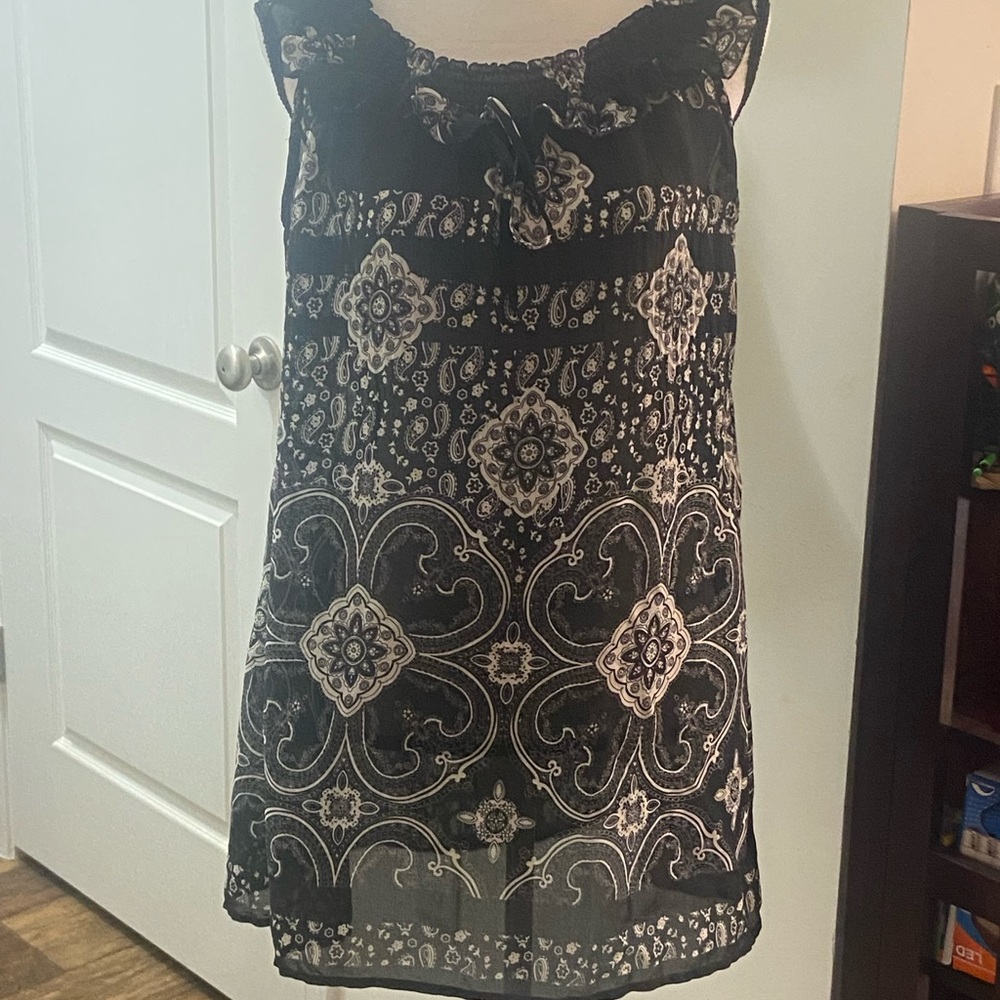 Black and White Paisley Tank Top - Picture 2 of 11